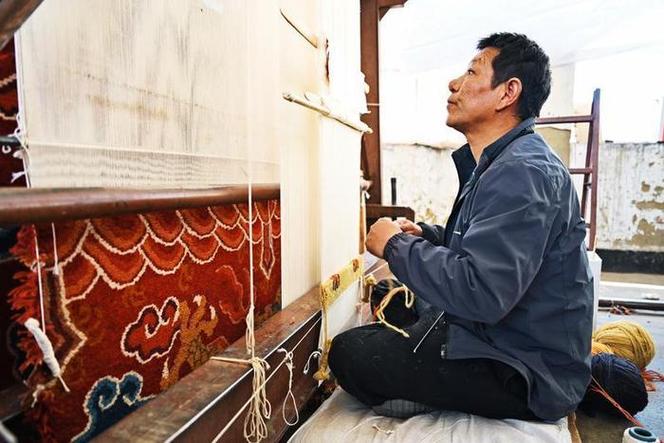 2024年初,由西藏本土文化艺术品牌"醍醐"与喀瓦坚藏毯,收藏家八诺共同